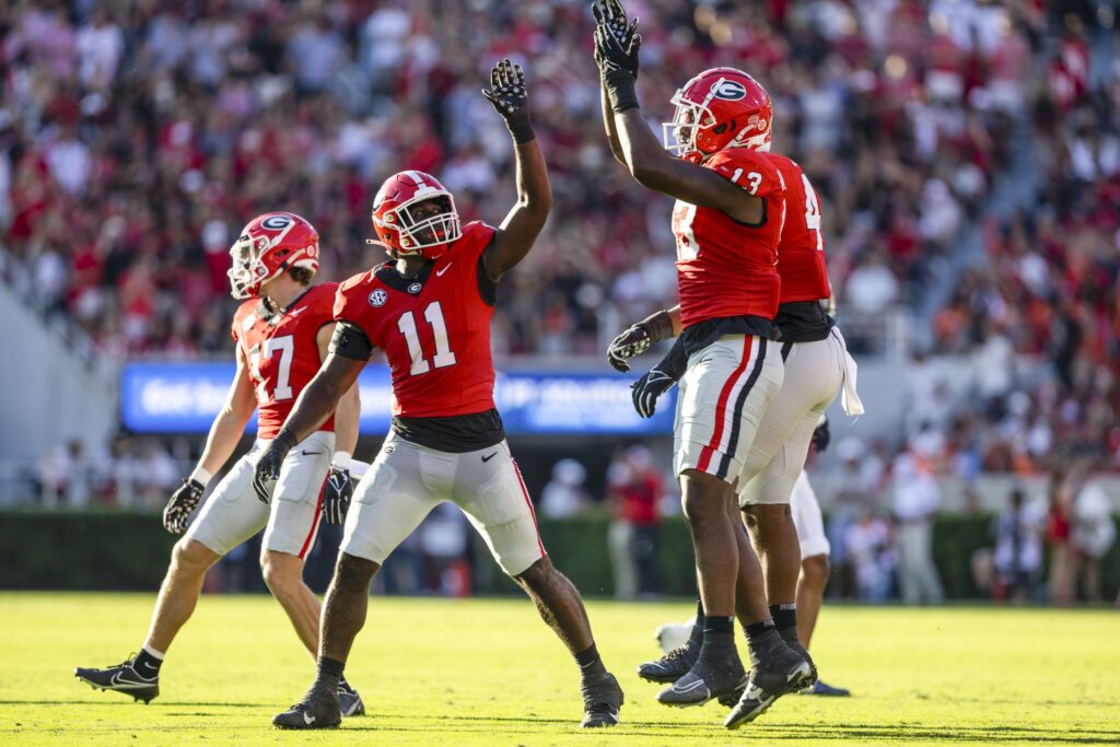 Jalon Walker high-fives a teammate during a UGA game.